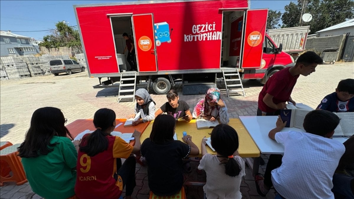 Van’da Gezici Kütüphane, kırsalda yaşayan çocuklara kitap kapılarını açıyor