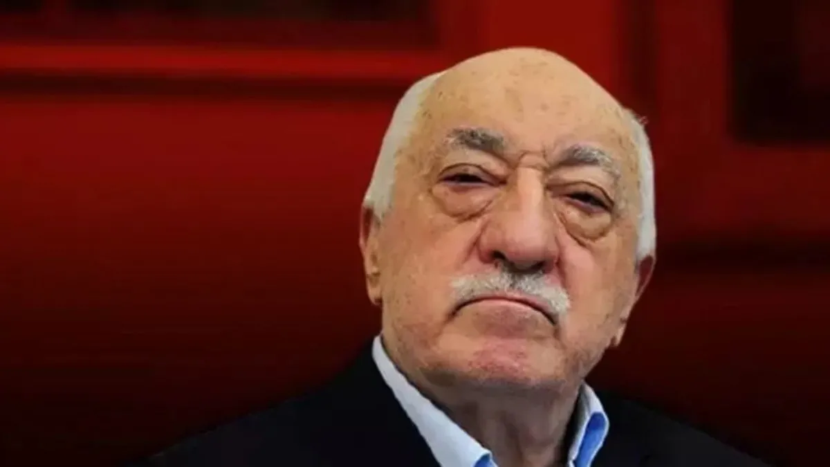 Firari FETÖ’cü abartının dozunu kaçırınca dalga konusu oldu! Yaşarken yürüyemeyen terörist Fetullah Gülen ayakta ölmüş…