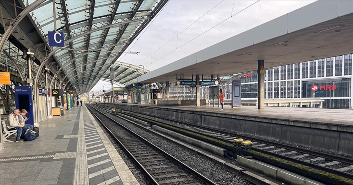 Hamburg tren istasyonunda virüs paniği