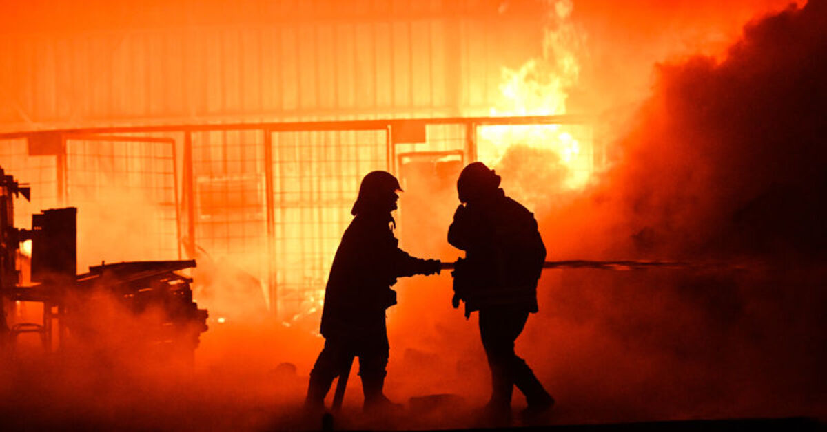 Kayseri’de mantar üretim tesisinde yangın çıktı. Ekiplerin yangına müdahalesi sürüyor
