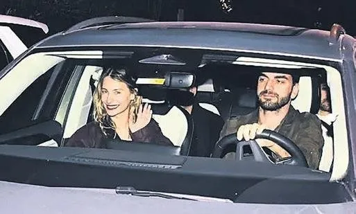 Kuralını bozmadı! Yine genç sevgili buldu!