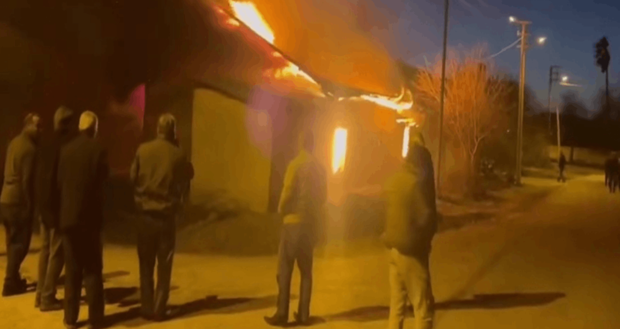 Adana’da feci yangın: İki ev alevler içinde kaldı