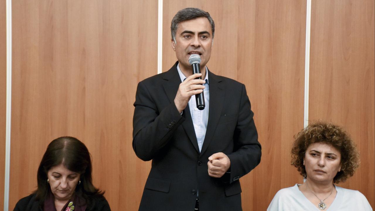 Van Büyükşehir Belediye Başkanı’na 3 yıl 9 ay hapis cezası