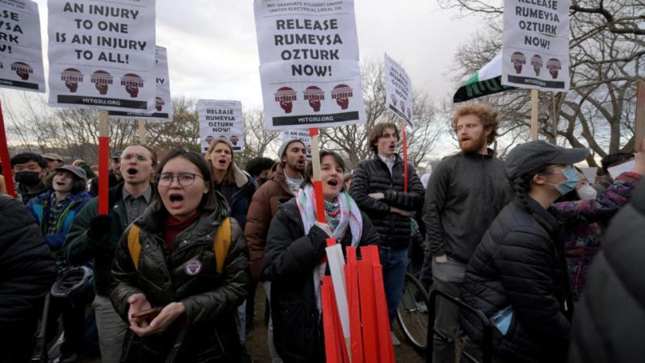 ABD en az 300 yabancı öğrencinin vizesini iptal etti