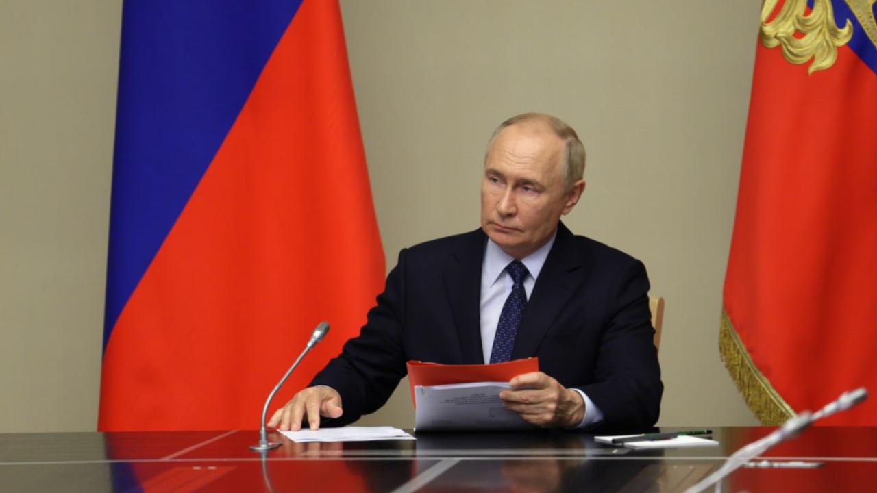 Putin: Deniz Kuvvetlerimizi güçlendirmeye devam edeceğiz