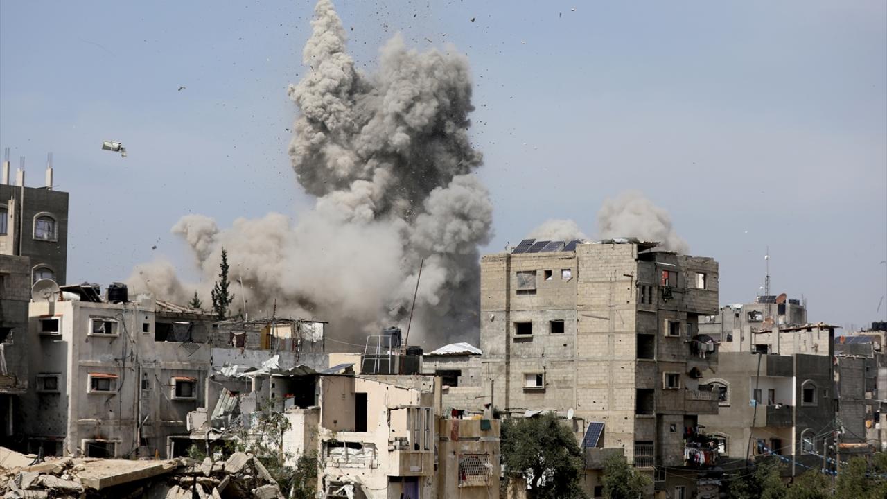 İsrail’in Gazze Şeridi’ne son 24 saatte düzenlediği saldırılarda 100 kişi hayatını kaybetti